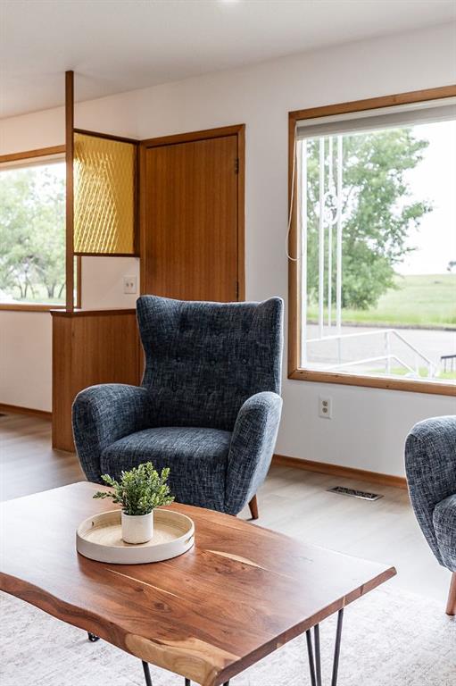 Picture of 851 Mccutcheon Drive NW, Medicine Hat Real Estate Listing