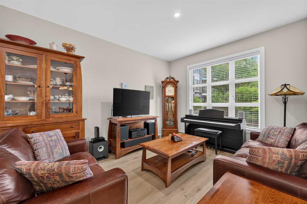 Picture of 104, 383 Smith Street NW, Calgary Real Estate Listing