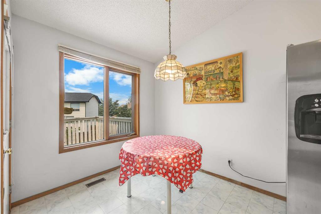 Picture of 28 Harvest Oak Drive NE, Calgary Real Estate Listing