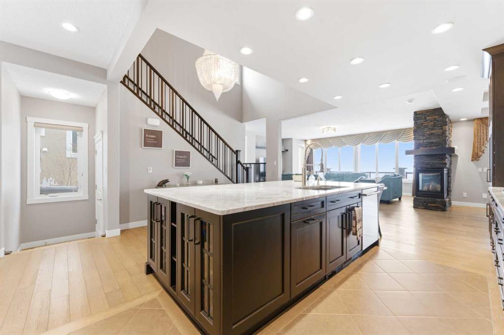 Picture of 187 Cranarch Circle SE, Calgary Real Estate Listing