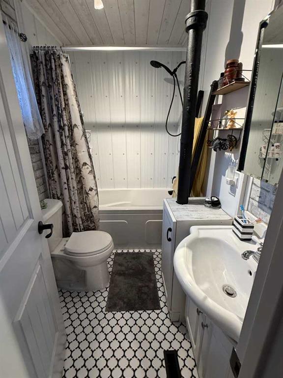 Picture of 4703 47 Avenue , Myrnam Real Estate Listing
