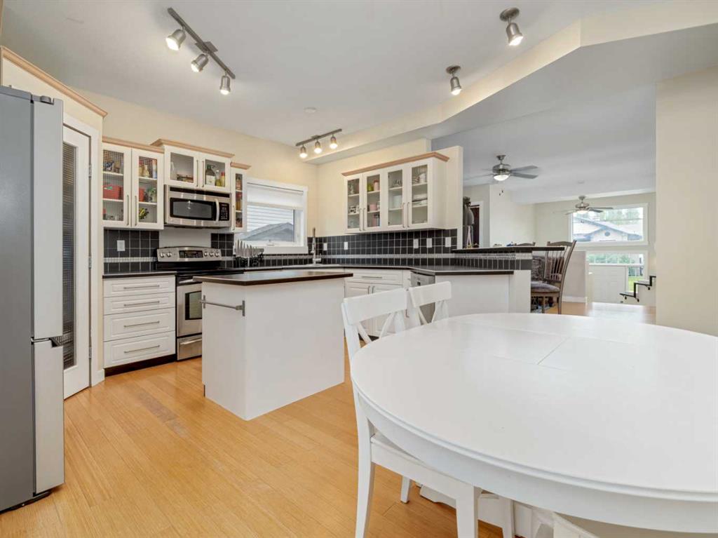 Picture of 275 Mt Sunburst Way W, Lethbridge Real Estate Listing