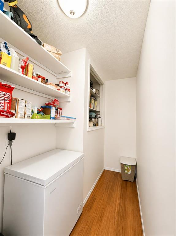Picture of 2119 23 Ave Close , Bowden Real Estate Listing