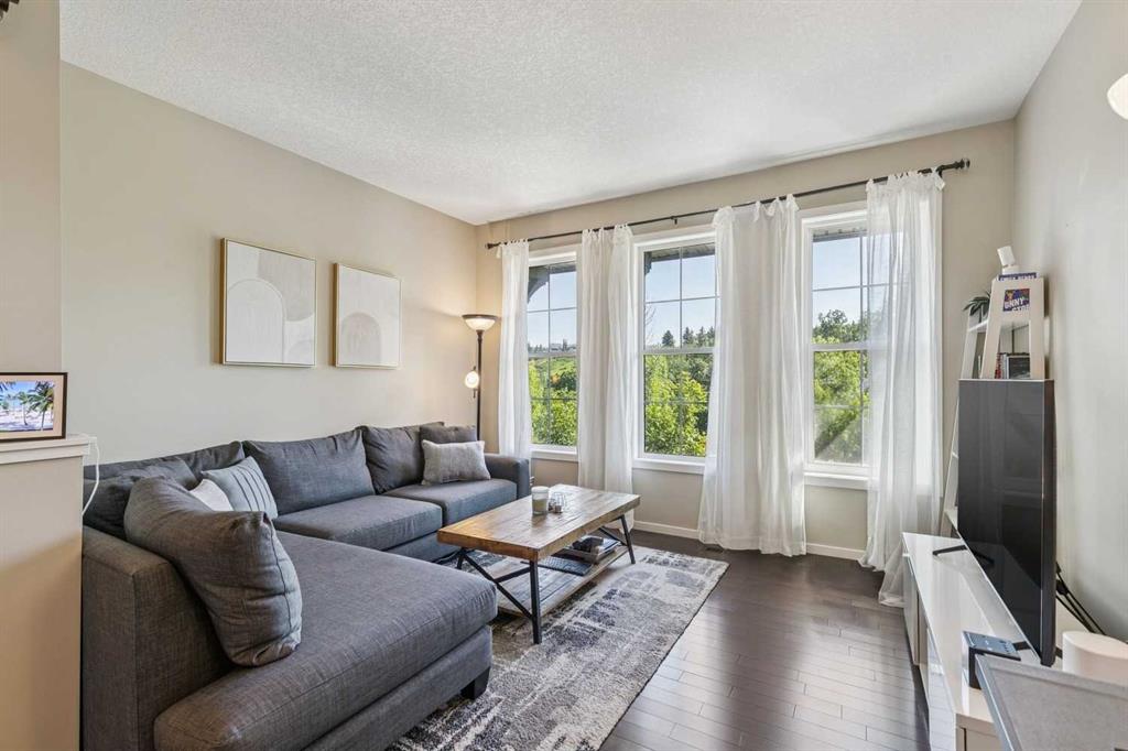 Picture of 334 Ascot Circle SW, Calgary Real Estate Listing