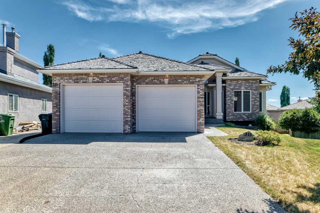 Picture of 311 Royal Crest Bay NW, Calgary Real Estate Listing