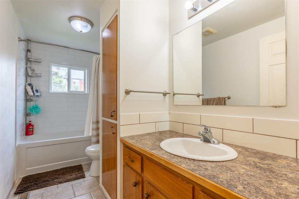 Picture of 1163 Bassett Crescent NW, Medicine Hat Real Estate Listing