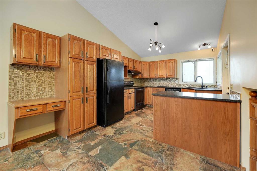 Picture of 23 Edelweiss Drive NW, Calgary Real Estate Listing