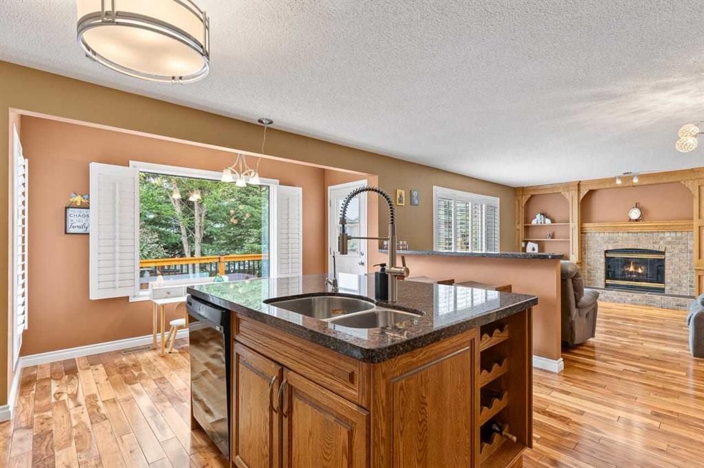 Picture of 152 Douglas Glen Mews SE, Calgary Real Estate Listing