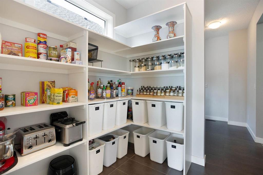 Picture of 213 Kingsmere Cove SE, Airdrie Real Estate Listing