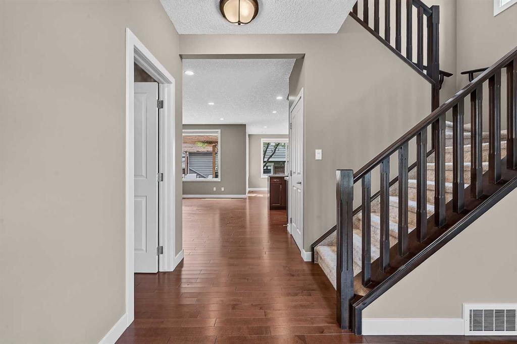 Picture of 47 Elgin Meadows Road SE, Calgary Real Estate Listing