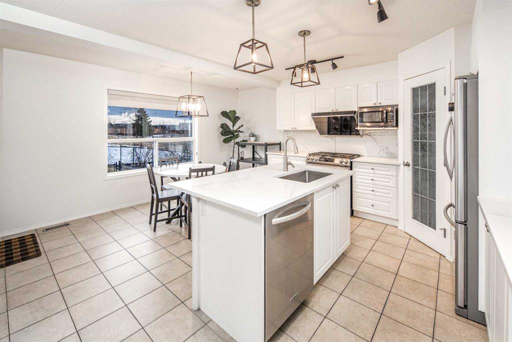 Picture of 262 Panamount Close NW, Calgary Real Estate Listing