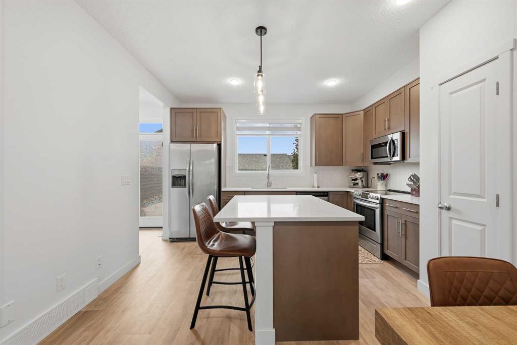 Picture of 21 Carringvue Link NW, Calgary Real Estate Listing