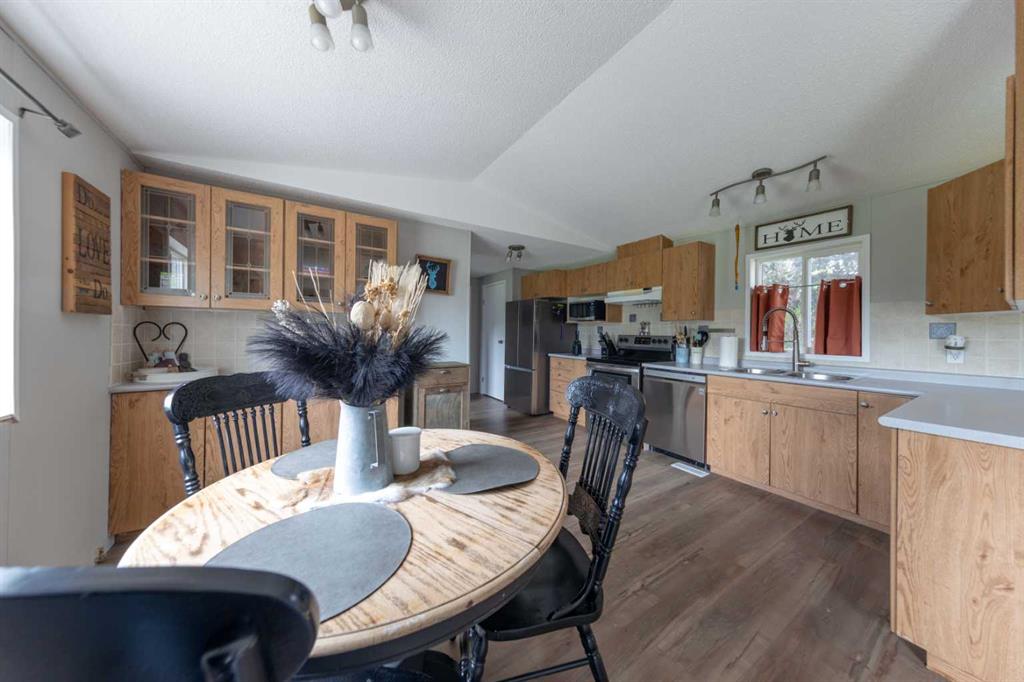Picture of 210 1 Street E, Lashburn Real Estate Listing