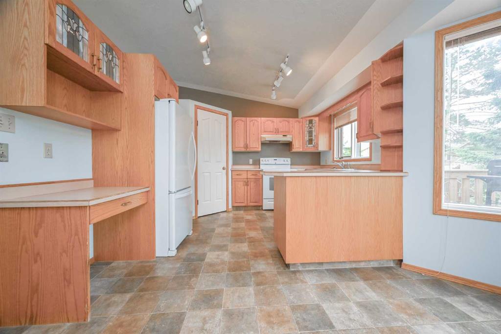 Picture of 902 Birch Street , Beaverlodge Real Estate Listing