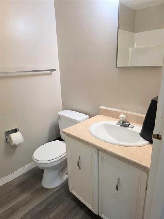 Picture of 709 Hammond Drive S, Fox Creek Real Estate Listing