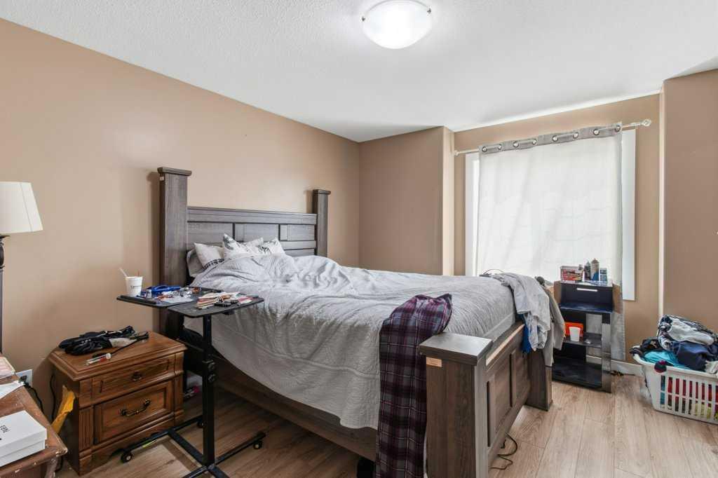 Picture of 28 Hunter Road , Sylvan Lake Real Estate Listing