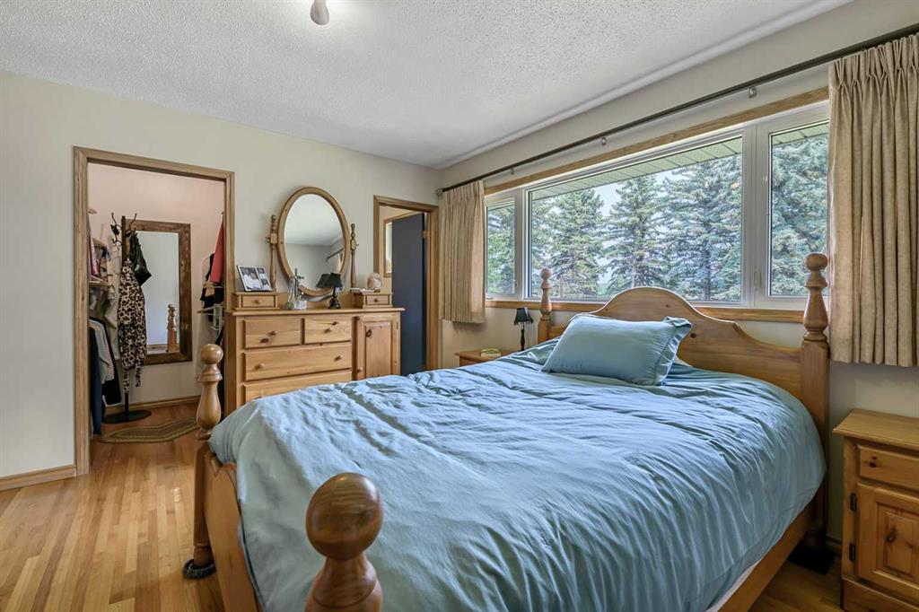Picture of 338076 Meridian Street , Rural Foothills County Real Estate Listing