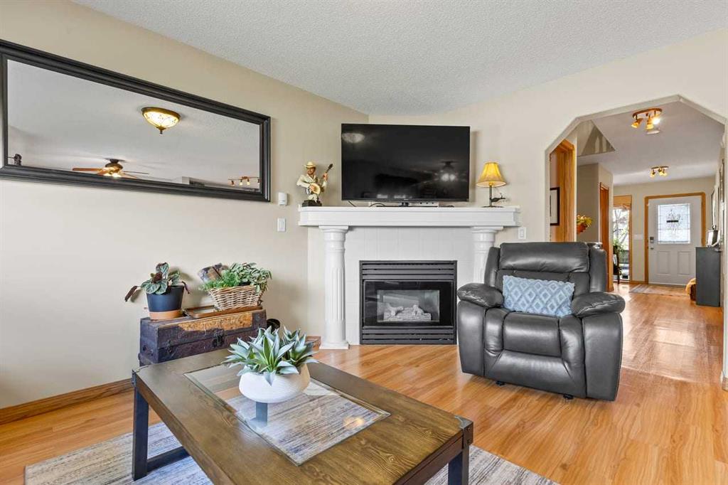 Picture of 158 Saratoga Close NE, Calgary Real Estate Listing