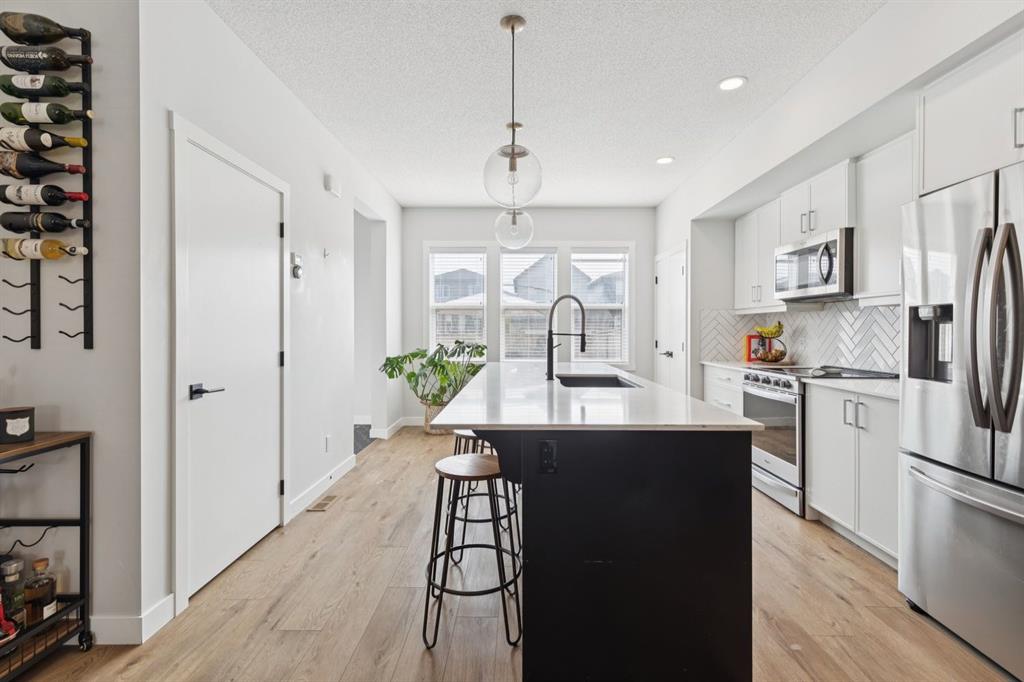 Picture of 124 Wolf Willow Boulevard SE, Calgary Real Estate Listing