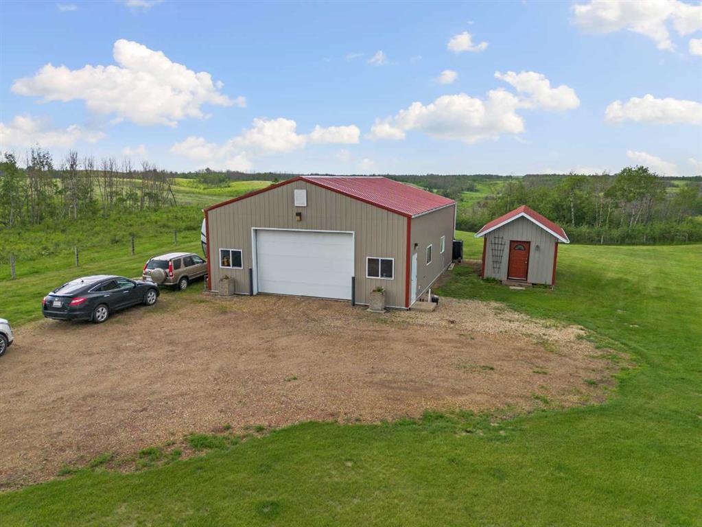Picture of 201043 Township Road 342  , Rural Starland County Real Estate Listing