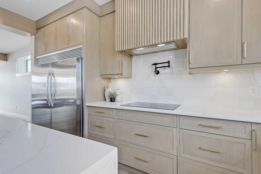 Picture of 49 Rockhaven Green NW, Calgary Real Estate Listing