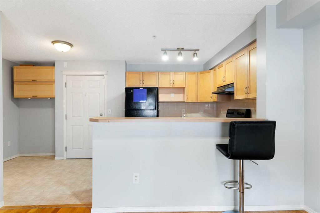 Picture of 1102, 70 Panamount Drive NW, Calgary Real Estate Listing