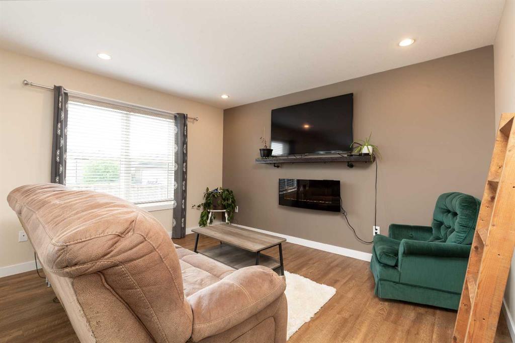 Picture of 302 Sundance Drive , Coalhurst Real Estate Listing