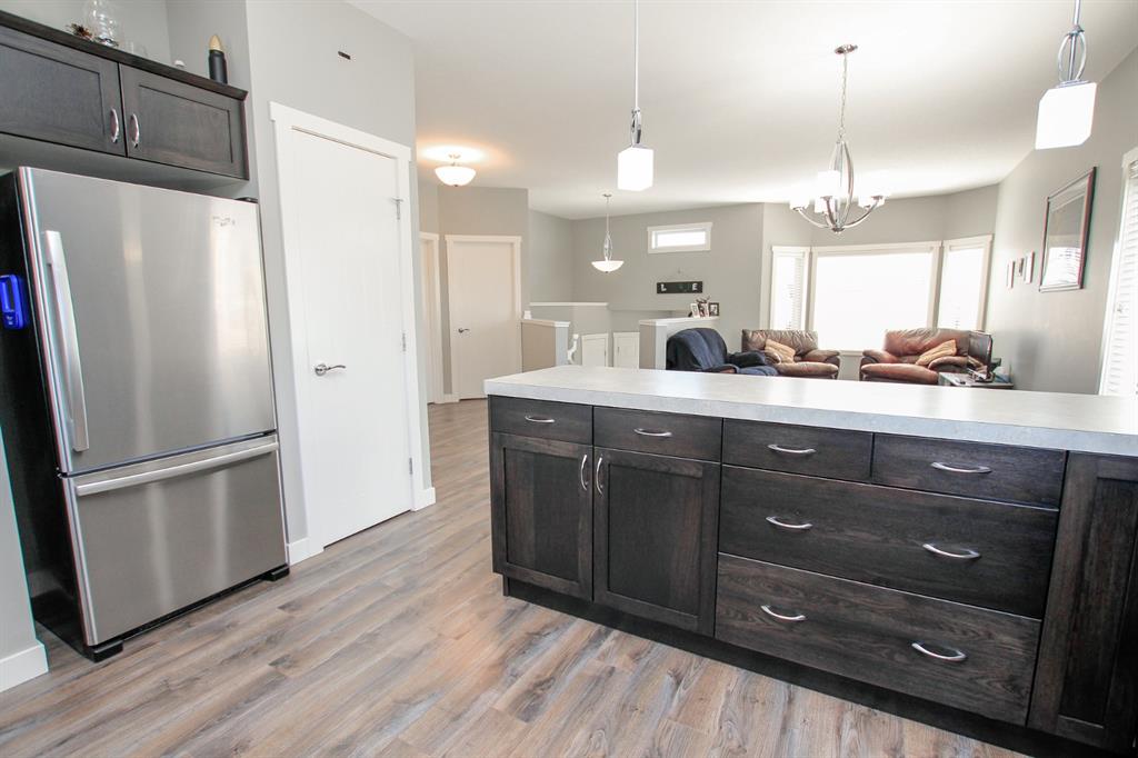 Picture of 30 Henderson Crescent , Penhold Real Estate Listing