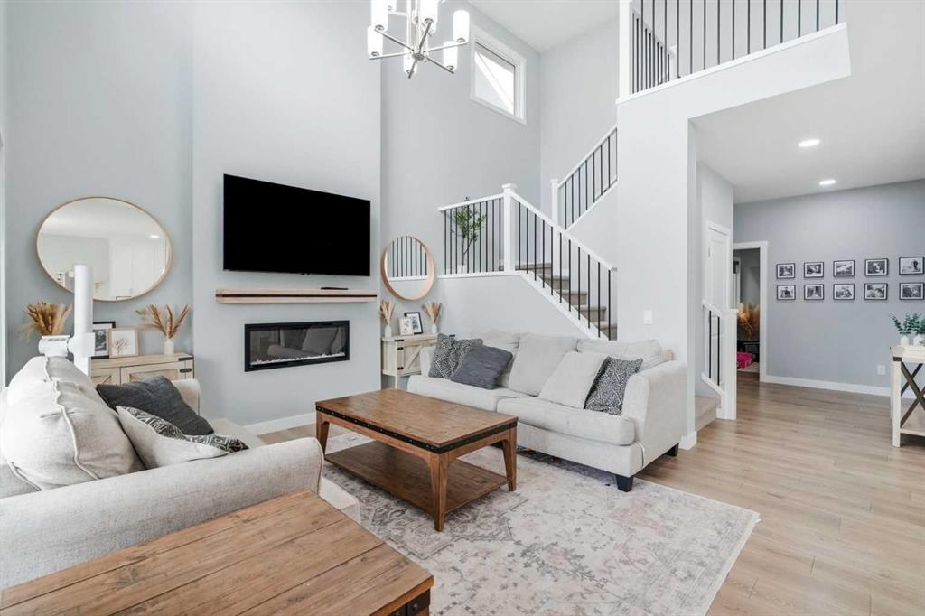 Picture of 504 Creekrun Lane SW, Airdrie Real Estate Listing