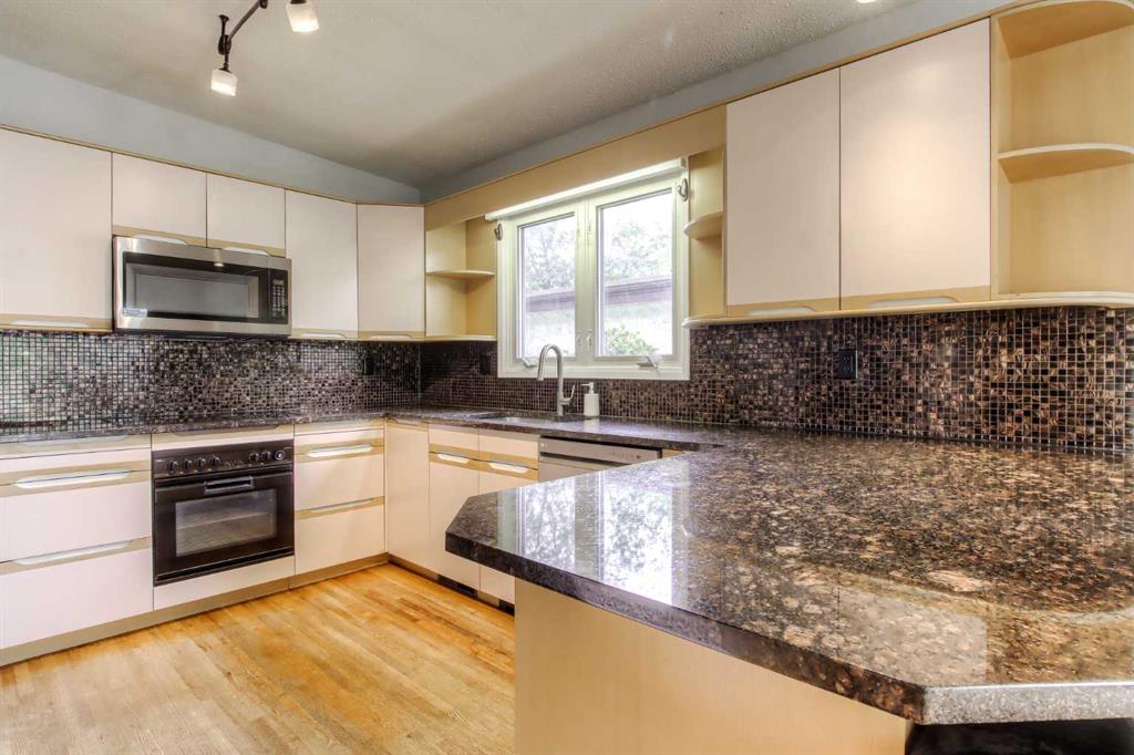 Picture of 5839 66 Avenue NW, Calgary Real Estate Listing