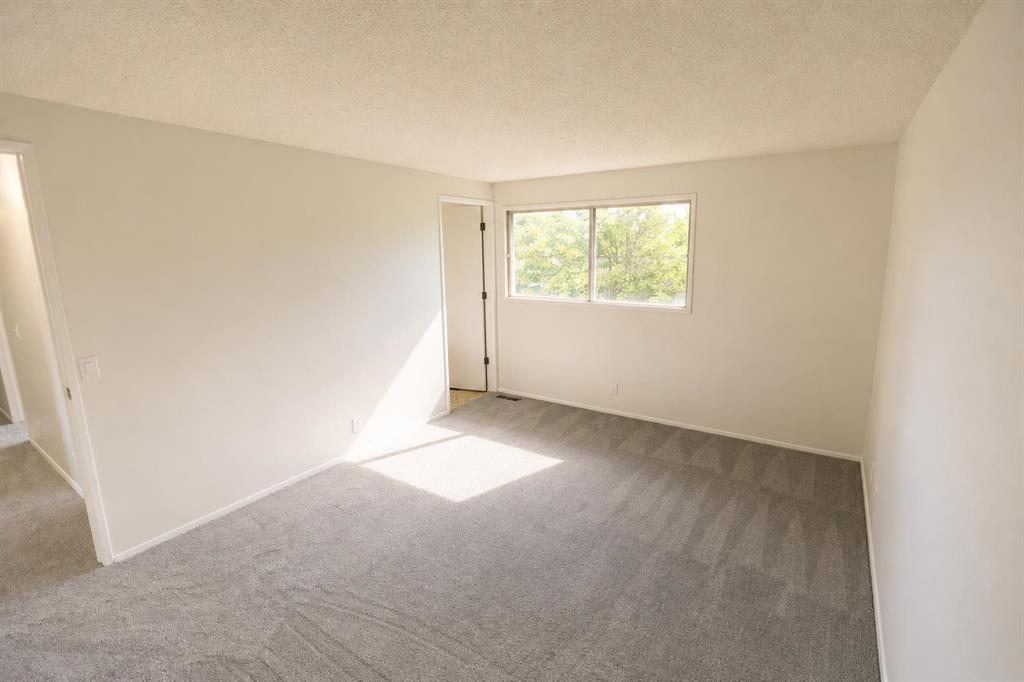 Picture of 540 Varsity Estates Place NW, Calgary Real Estate Listing