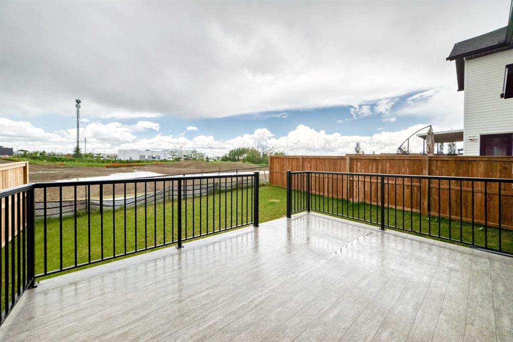 Picture of 12 Willow Street , Cochrane Real Estate Listing