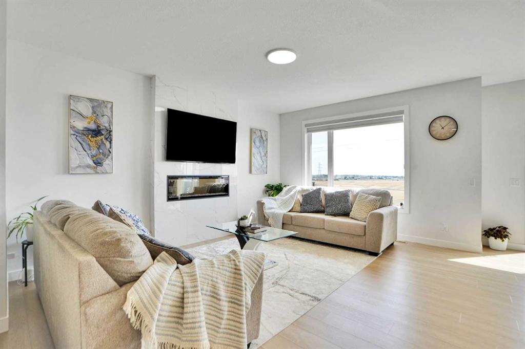 Picture of 126 Hotchkiss Manor SE, Calgary Real Estate Listing