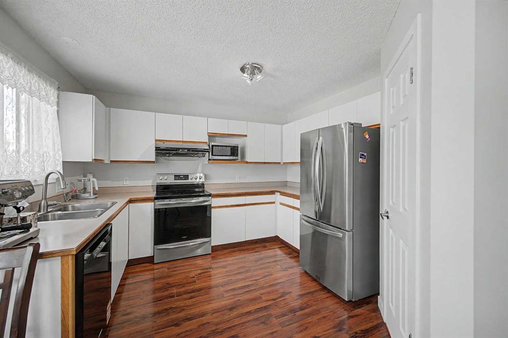 Picture of 77 Citadel Gardens NW, Calgary Real Estate Listing