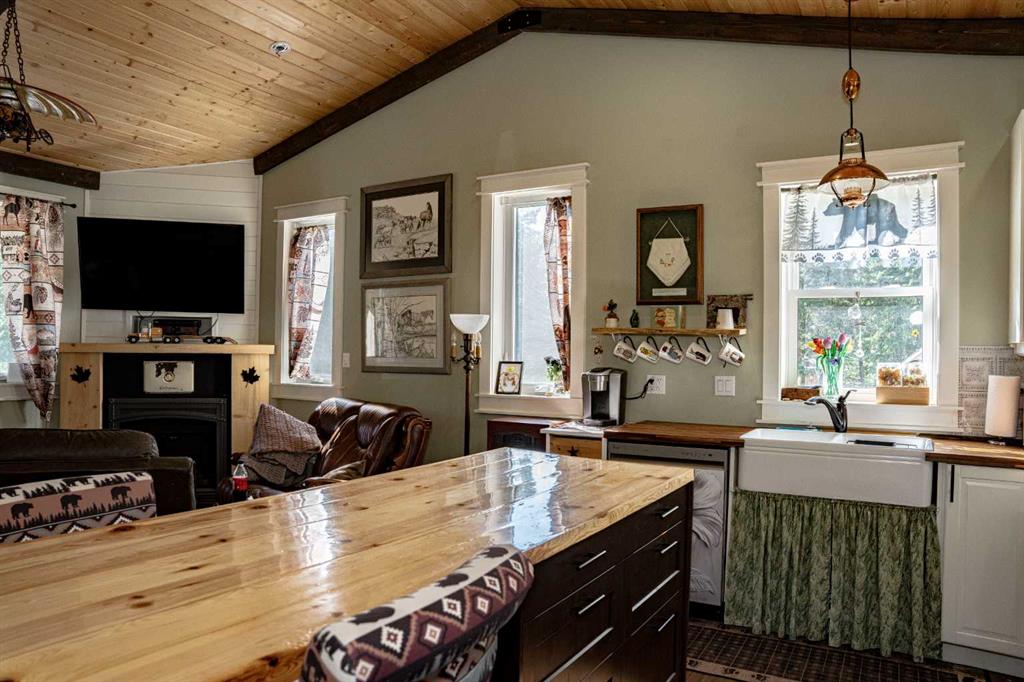 Picture of 85026 Range Road 204  , Rural Northern Sunrise County Real Estate Listing