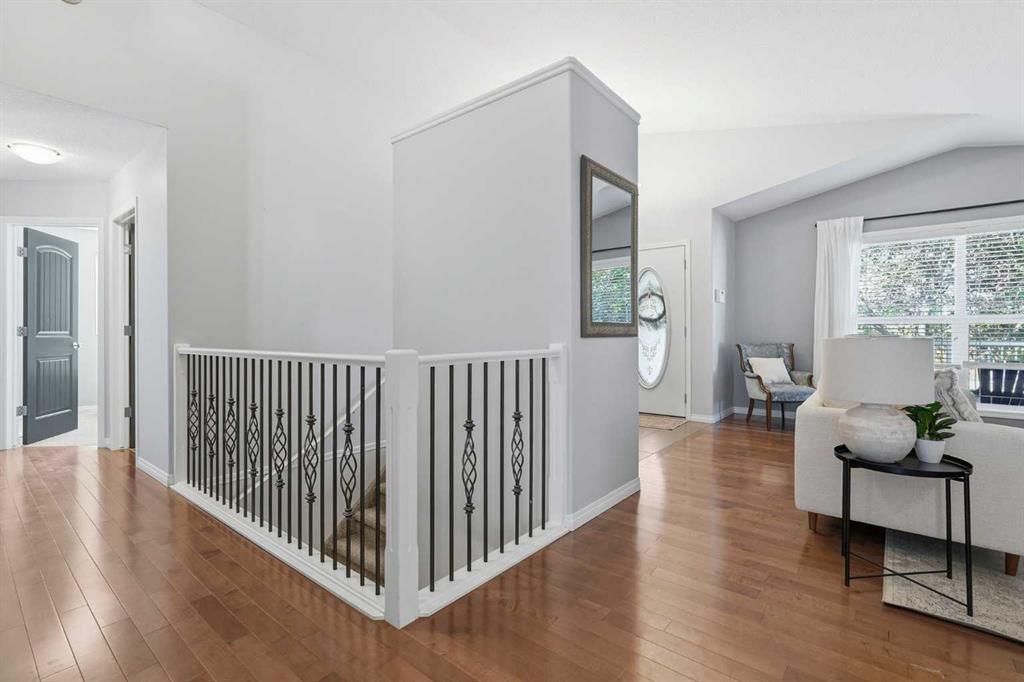 Picture of 412 Highland Close , Strathmore Real Estate Listing