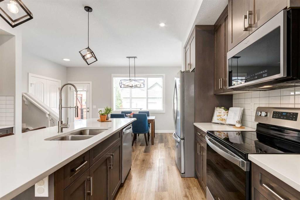 Picture of 1014 Carrington Boulevard NW, Calgary Real Estate Listing