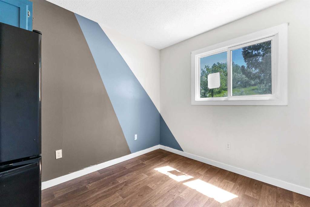 Picture of 5, 6 Chinook Drive SW, Medicine Hat Real Estate Listing