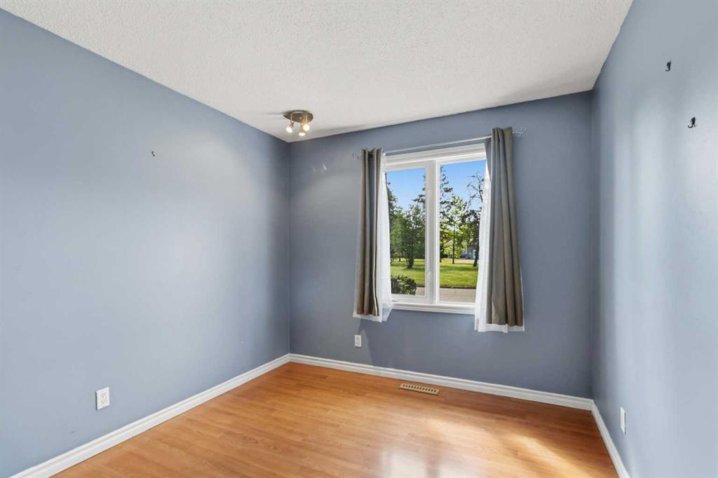 Picture of 18 Clark Crescent , Fort McMurray Real Estate Listing