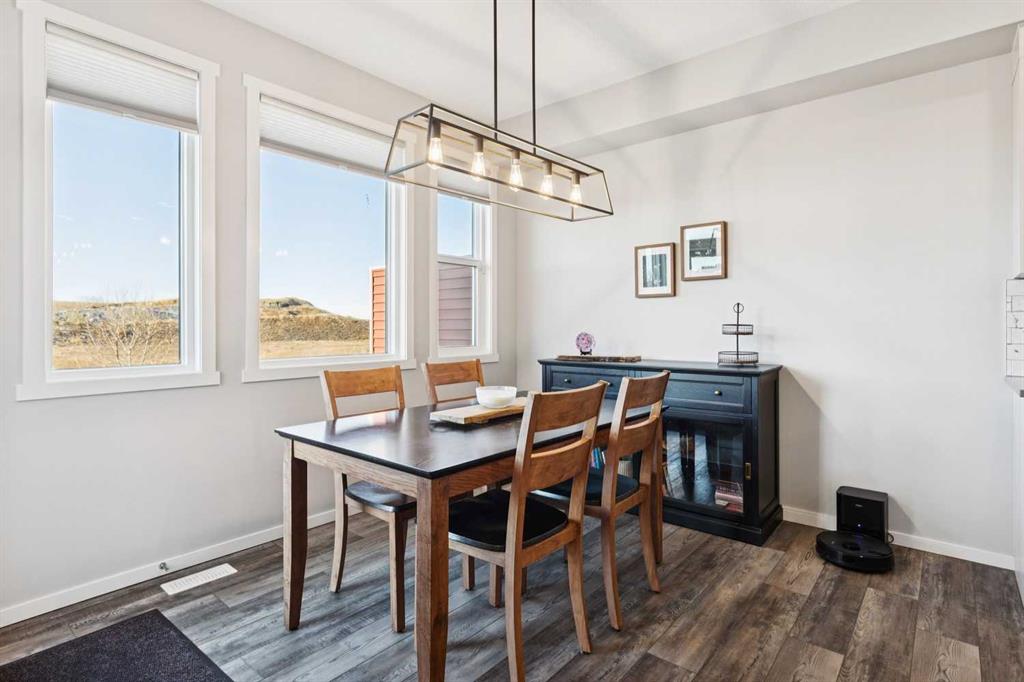 Picture of 57 Crestridge Bay SW, Calgary Real Estate Listing