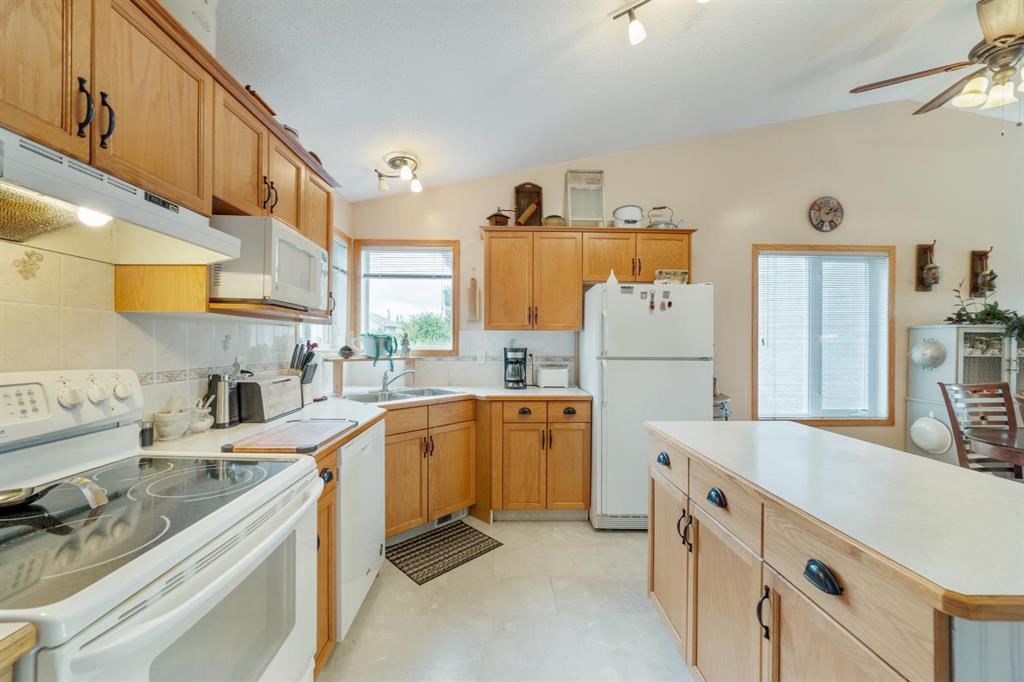 Picture of 781 Red Crow Boulevard W, Lethbridge Real Estate Listing