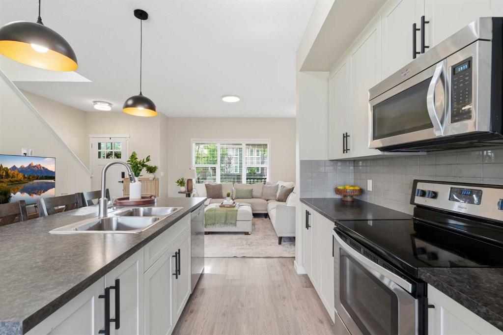 Picture of 591 Mahogany Boulevard SE, Calgary Real Estate Listing