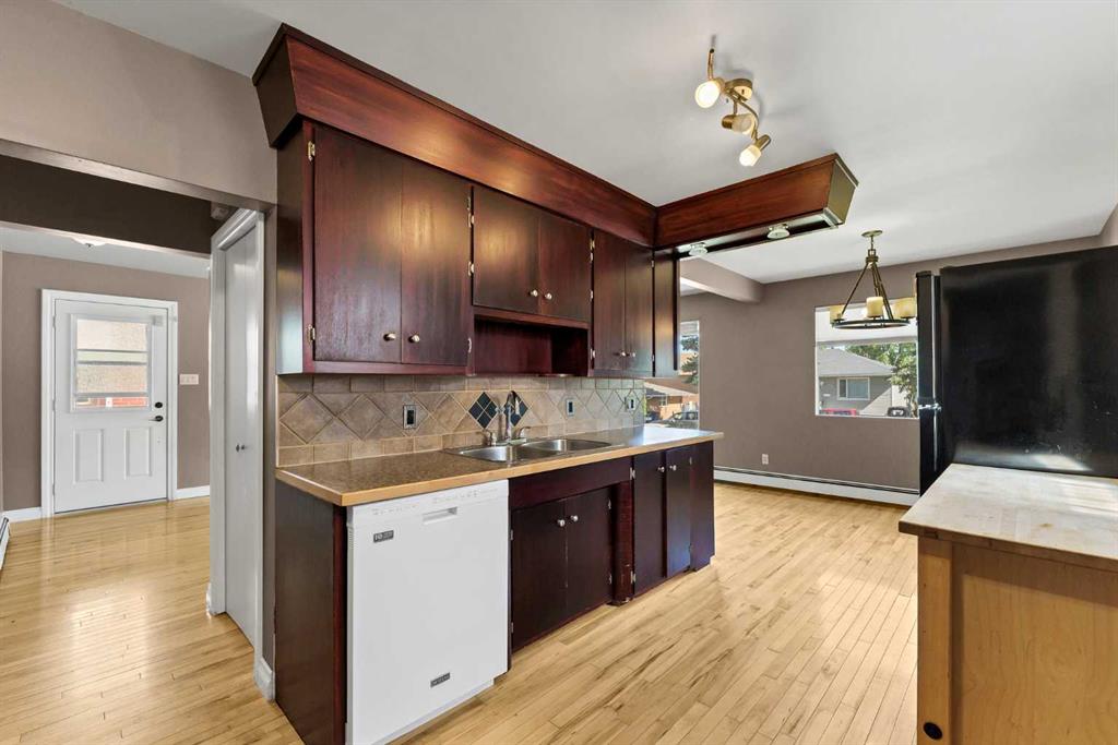 Picture of 129 7 Street SE, Medicine Hat Real Estate Listing