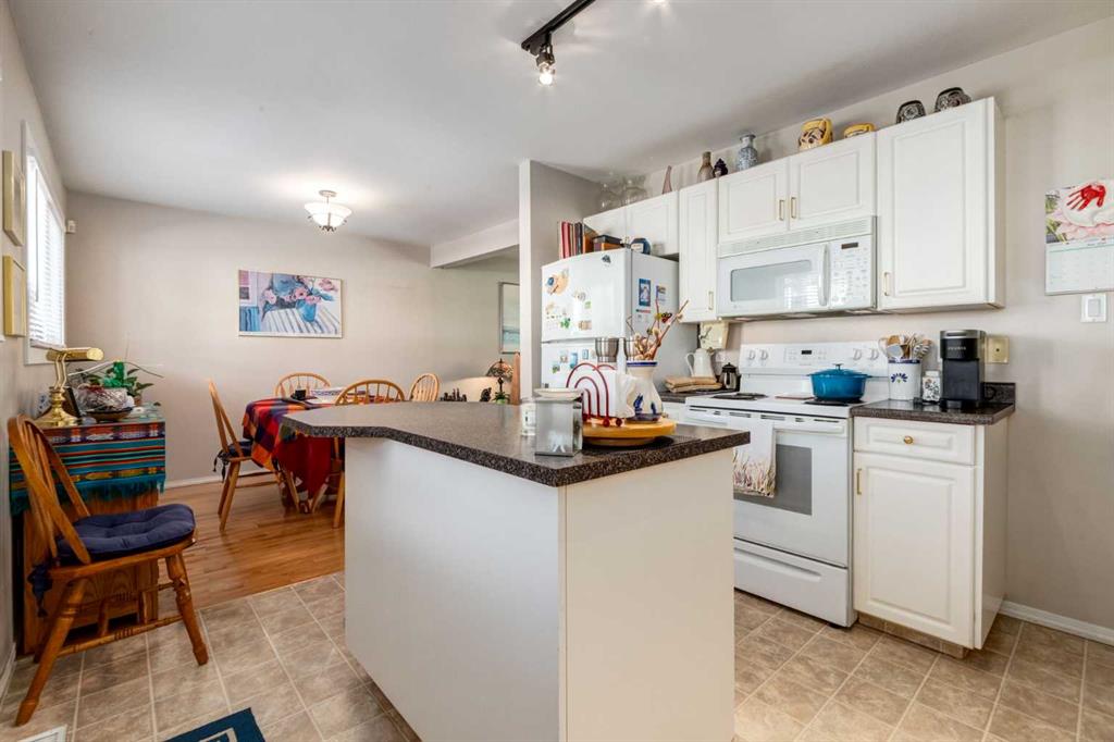 Picture of 383 Killarney Glen Court SW, Calgary Real Estate Listing