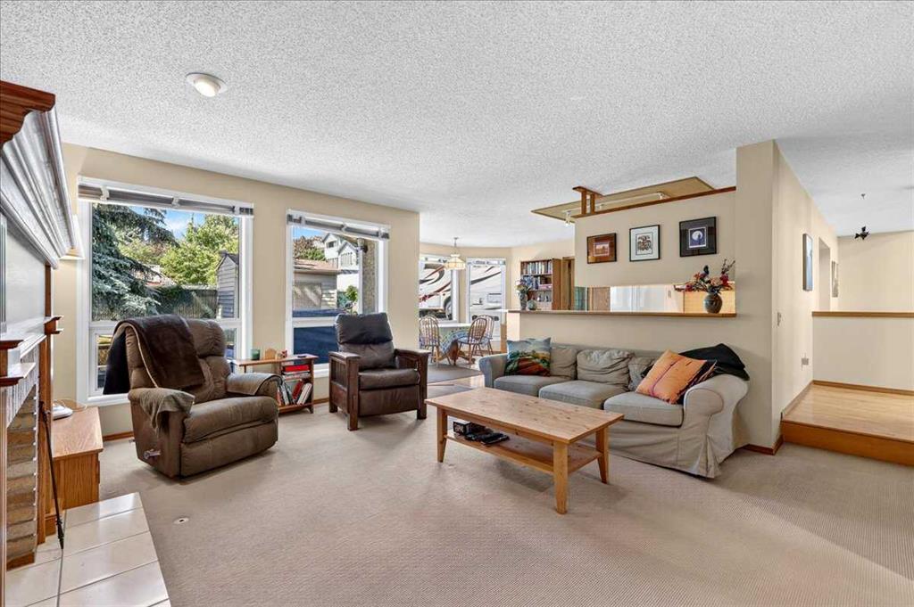 Picture of 14 Hawkdale Gate NW, Calgary Real Estate Listing