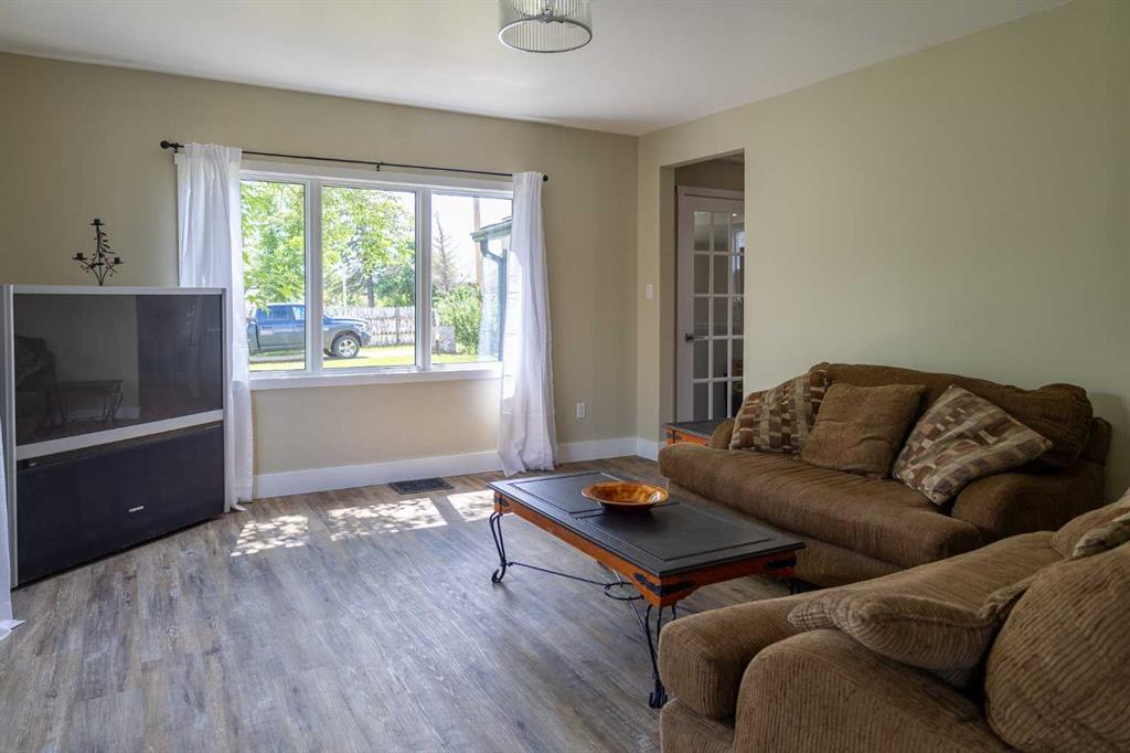 Picture of 4915 49 Street , Hardisty Real Estate Listing