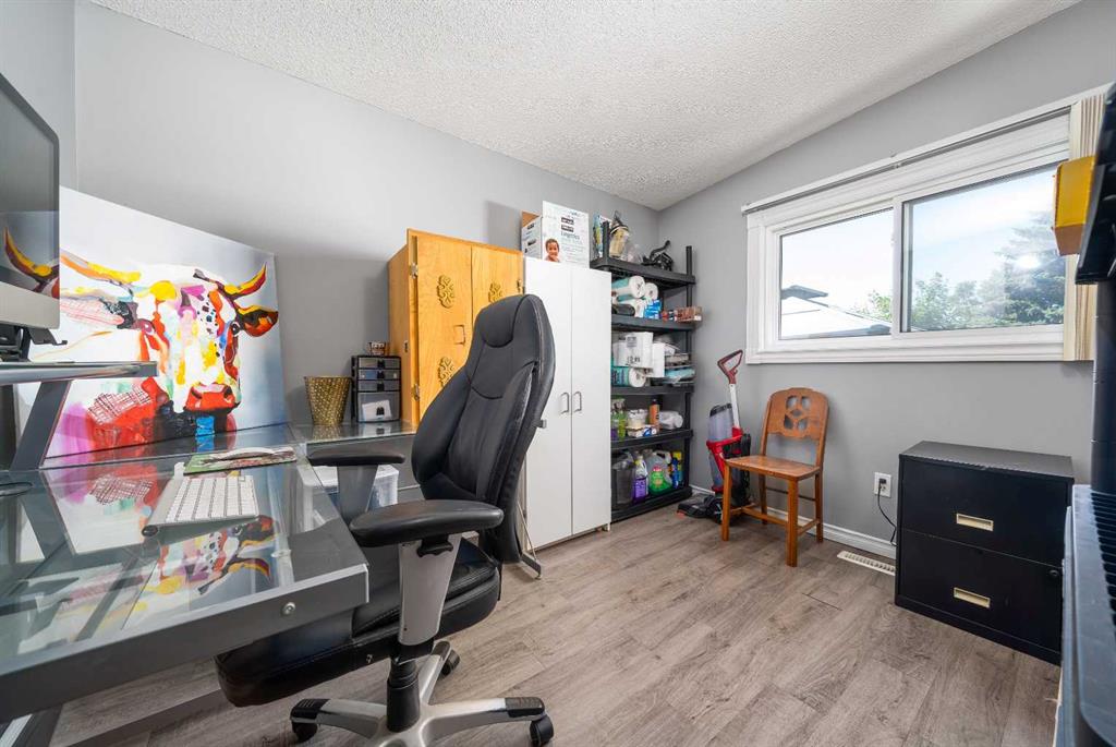 Picture of 1864 16 Street SE, Medicine Hat Real Estate Listing