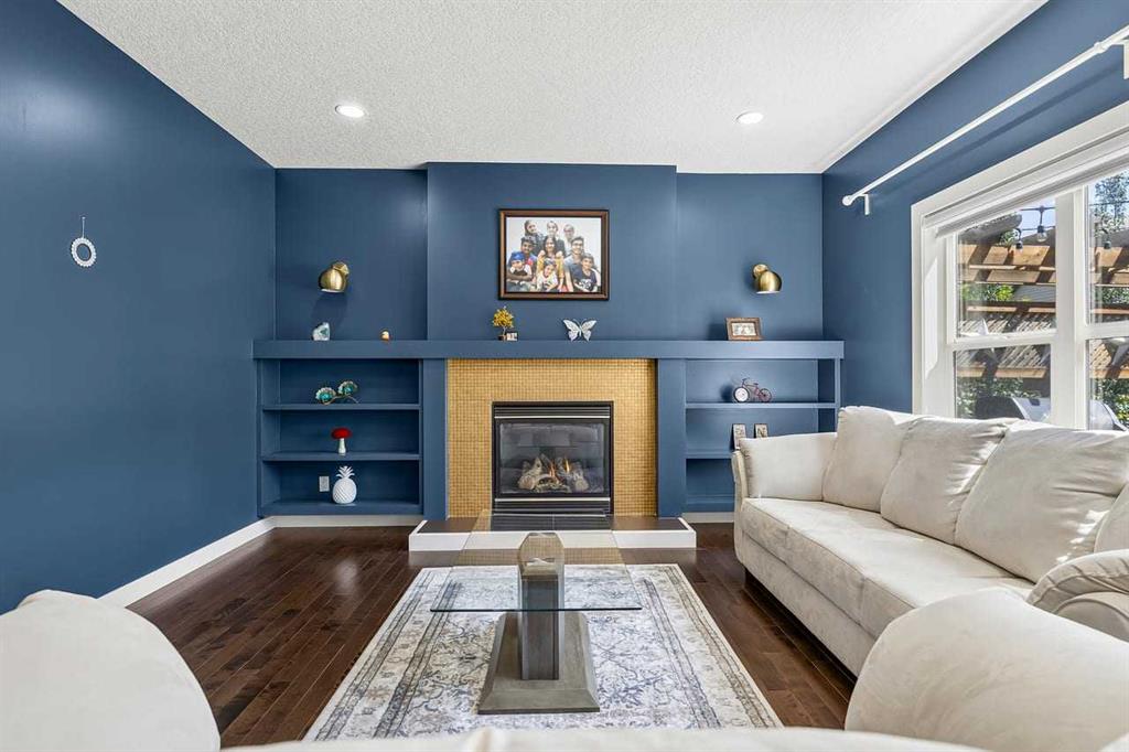 Picture of 35 Copperleaf Crescent SE, Calgary Real Estate Listing