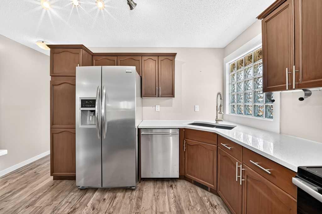 Picture of 222 Covewood Close NE, Calgary Real Estate Listing