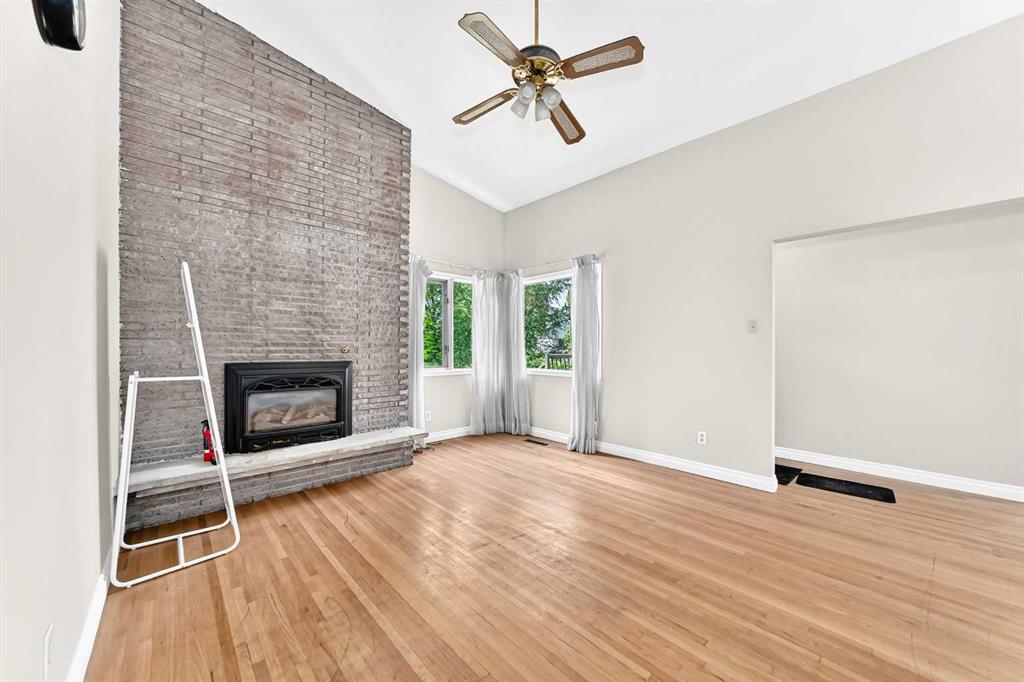 Picture of 2912 Brentwood Boulevard NW, Calgary Real Estate Listing